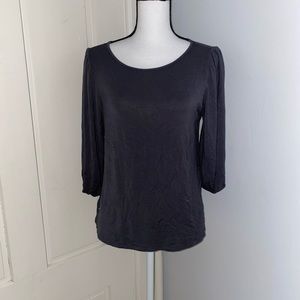 dark grey quarter length tee